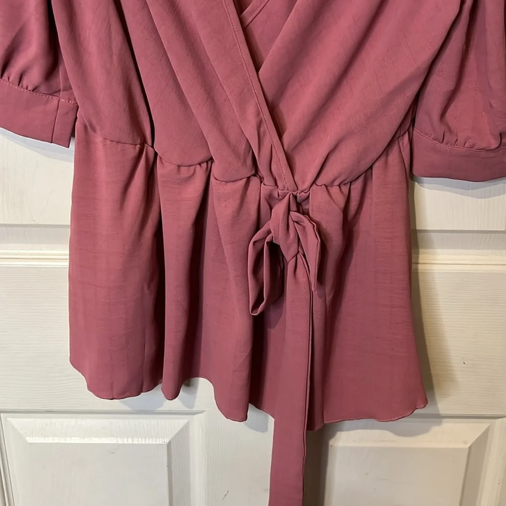 New Women’s wrap shirt ties at the waist Size XL - Picture 3 of 4